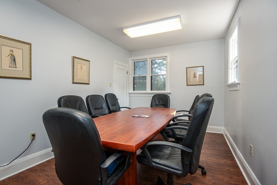 More Photos Of 109 College St, Kitchener Office For Sale