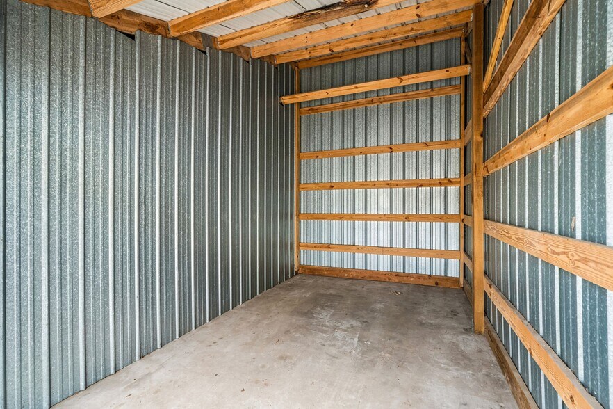 More Photos Of 1719 Signal Point Rd, Charleston Self Storage For Sale