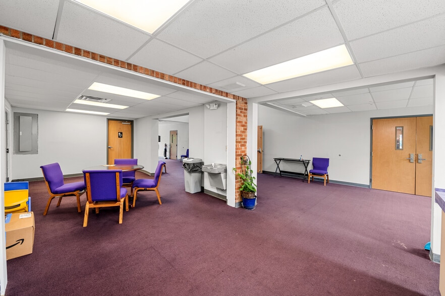 More Photos Of 1050 Kemper Meadow Dr, Cincinnati Religious Facility For Sale
