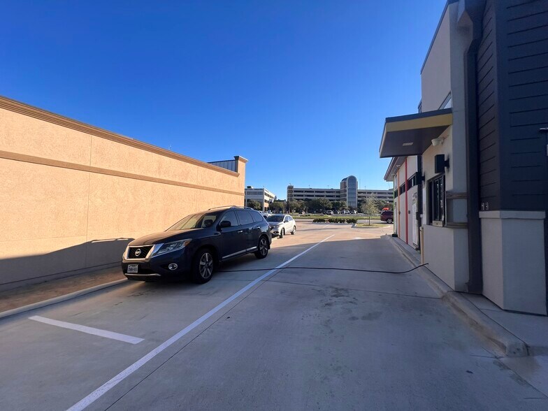 More Photos Of 2609 E 29th St, Bryan Freestanding For Sale