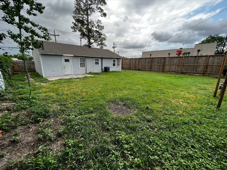 More Photos Of 7419 Long Point Rd, Houston Specialty For Sale