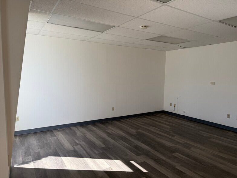 More Photos Of 50 Beaver Brook Rd, Danbury Warehouse For Lease