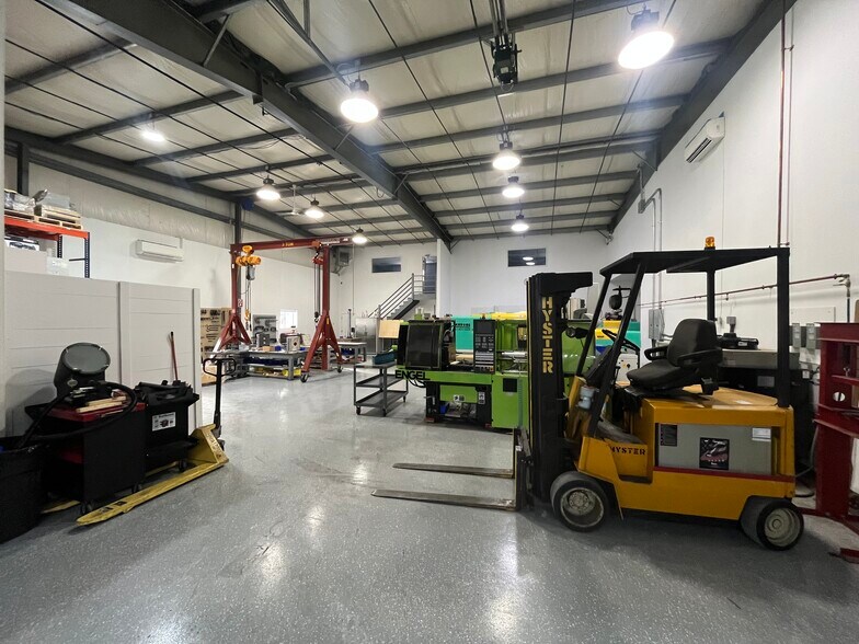 More Photos Of 19 Pomerleau St, Biddeford Industrial For Lease