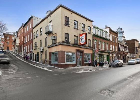 Primary Photo Of 471 Rue Saint-Jean, Québec Storefront Retail Residential For Sale