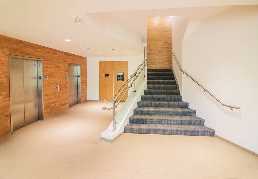 More Photos Of 88 Rowland Way, Novato Medical For Lease