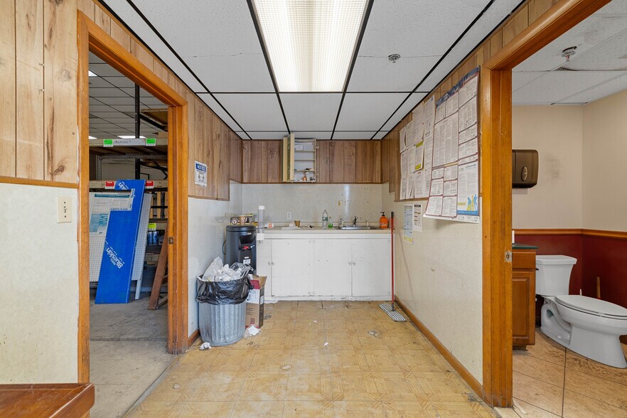 More Photos Of 45 Richards Grove Rd, Quaker Hill Service For Sale