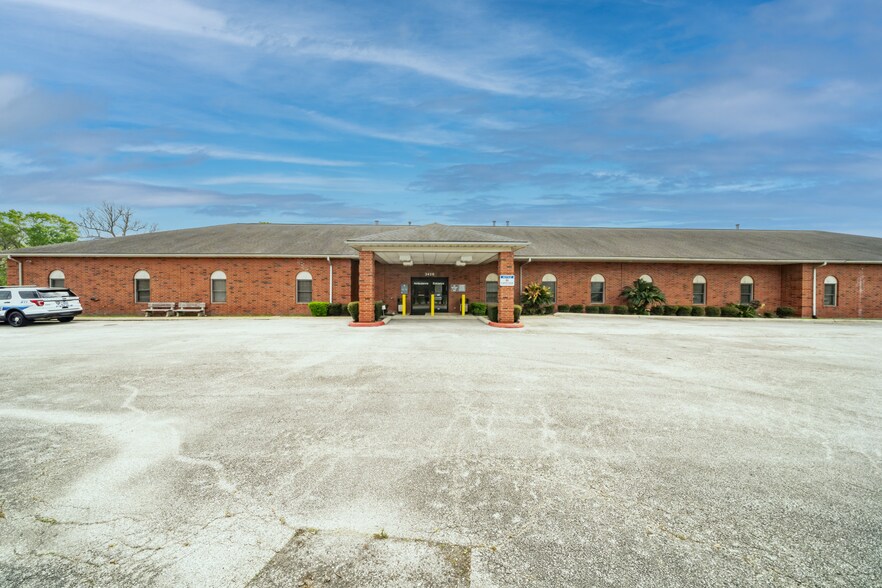More Photos Of 3420 Veterans Cir, Beaumont Hospital For Sale
