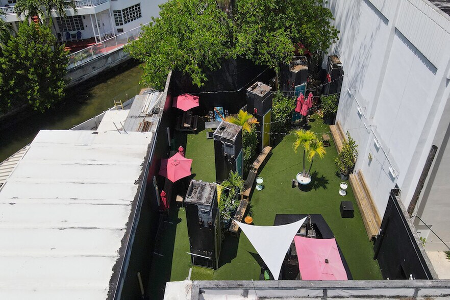 More Photos Of 323 23rd St, Miami Beach Bar For Sale