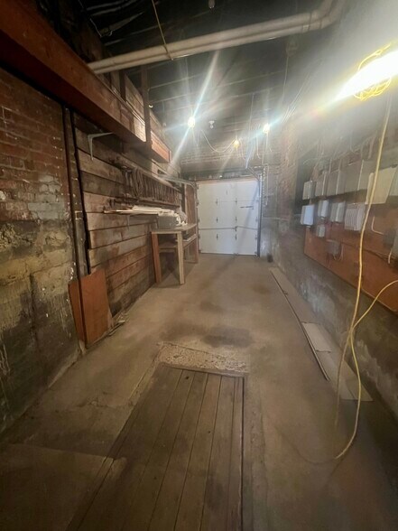 More Photos Of 51 Bridge St, Amsterdam Storefront Retail Residential For Lease