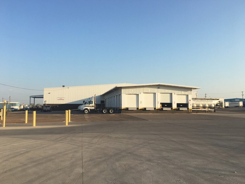 More Photos Of 8900 San Gabriel Dr, Laredo Truck Terminal For Lease