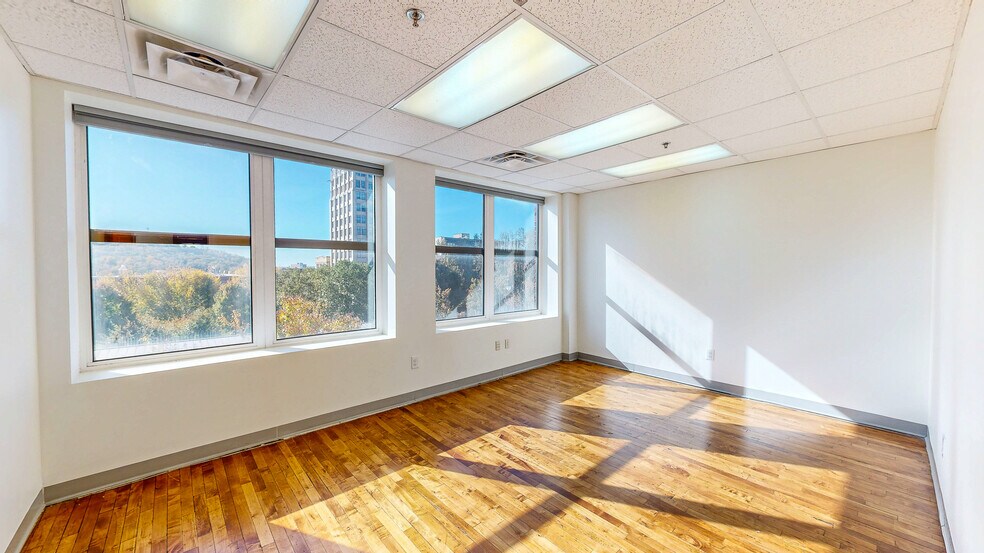 More Photos Of 124 College St, Asheville Office Residential For Sale