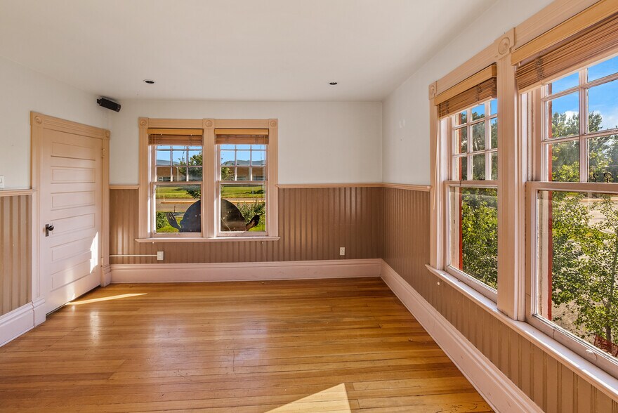 More Photos Of 2711 W College St, Bozeman Restaurant For Sale