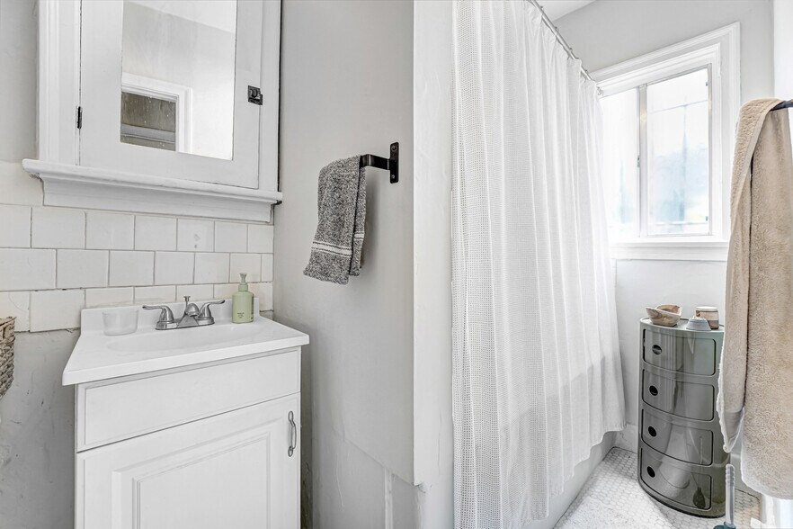 More Photos Of 4326 Gateway Ave, Los Angeles Apartments For Sale