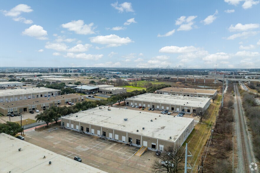 More Photos Of 9416 Neils Thompson Dr, Austin Unknown For Lease
