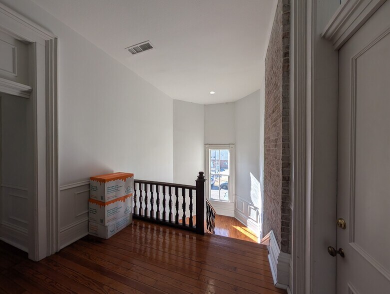 More Photos Of 201 S Izard St, Little Rock Office For Sale