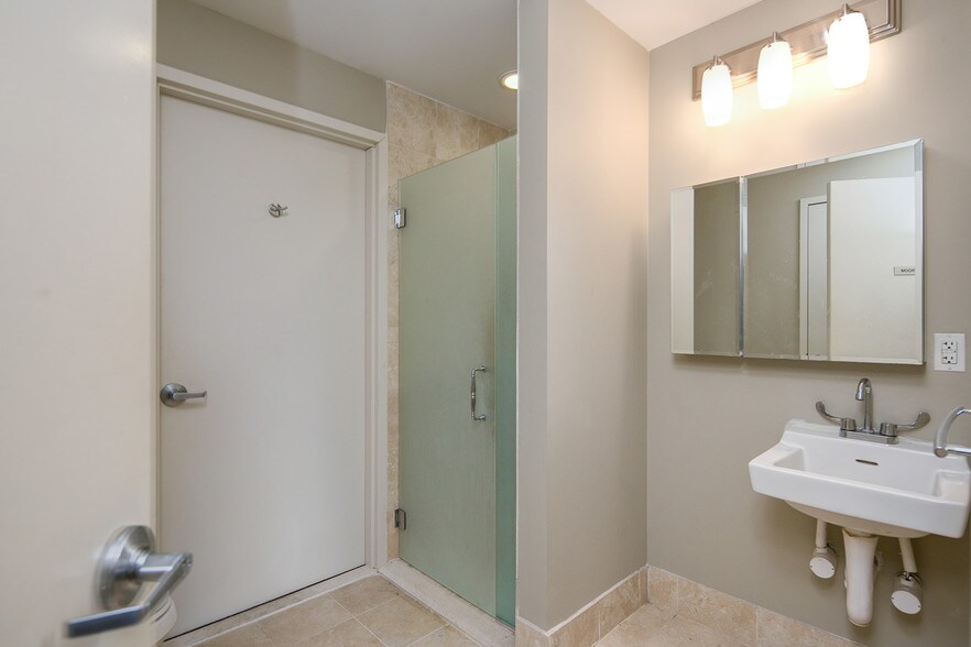 More Photos Of 2000 West St, Union City Office Residential For Sale