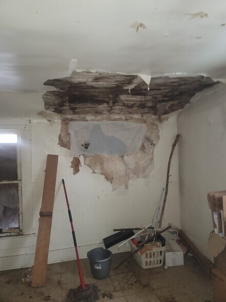 More Photos Of 1823 W 8th St, Muncie Multifamily For Sale