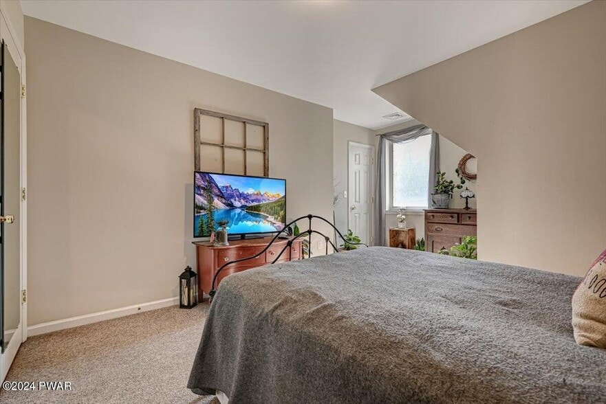 More Photos Of 186 Ledgedale Rd, Lake Ariel Apartments For Sale