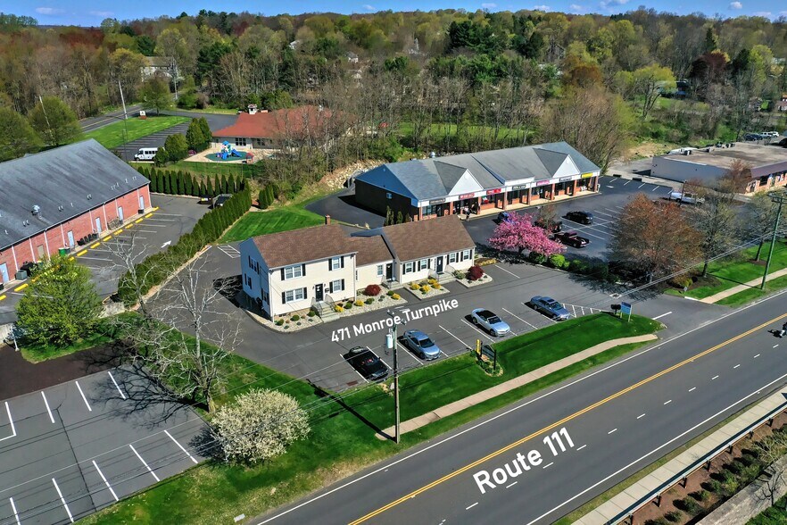More Photos Of 471 Monroe Tpke, Monroe Medical For Lease