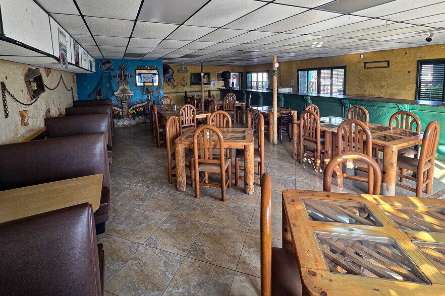 More Photos Of 2418 W Palma Vista Dr, Palmview General Retail For Lease