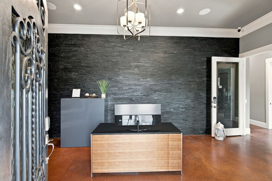More Photos Of 642 Stoneglen Dr, Keller Office For Sale