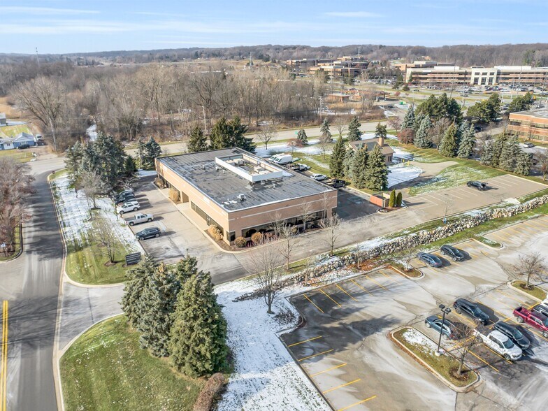 More Photos Of 39340 Country Club Dr, Farmington Hills Light Manufacturing For Lease