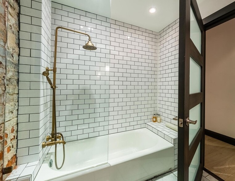 More Photos Of 213 Printers Aly, Nashville General Retail For Sale