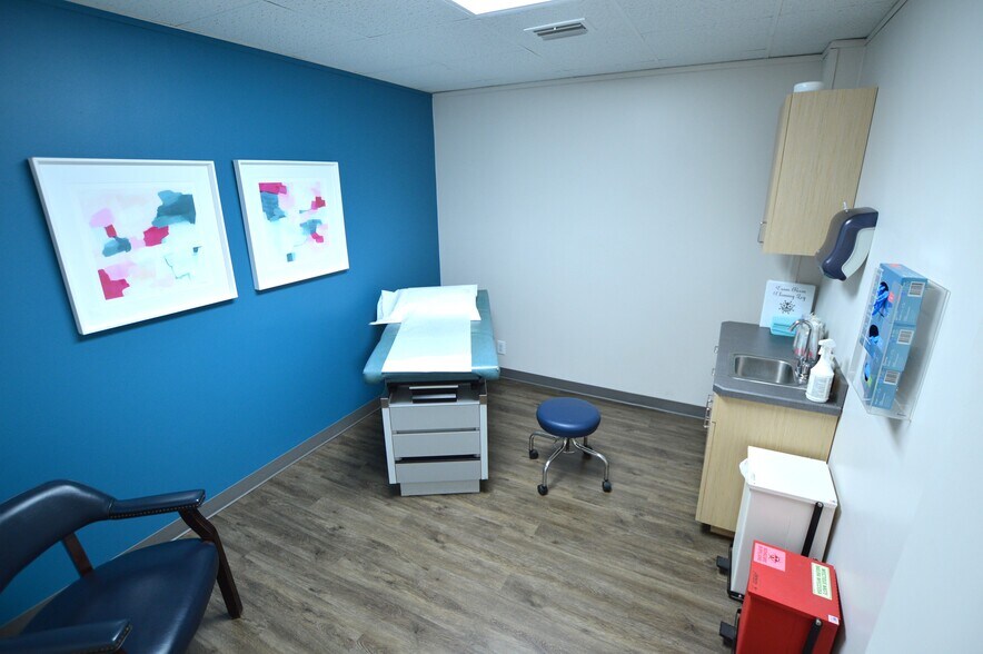 More Photos Of 2241 Peggy Ln, Garland Medical For Sale