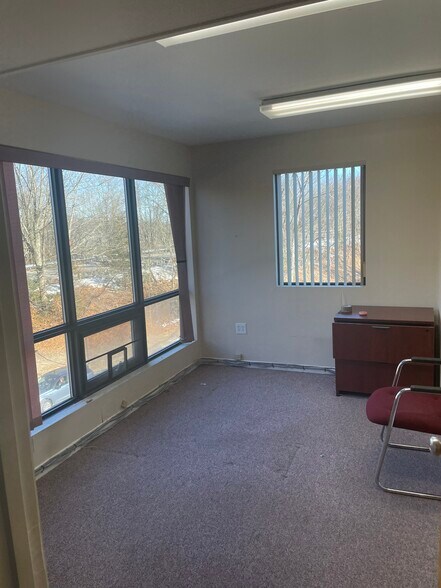 More Photos Of 567 Vauxhall St, Waterford Medical For Sale