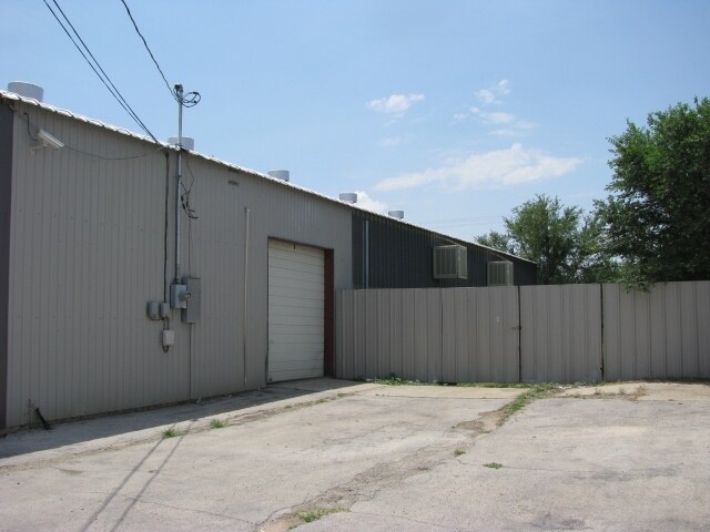 More Photos Of 1714 E 2nd St, Odessa Warehouse For Lease