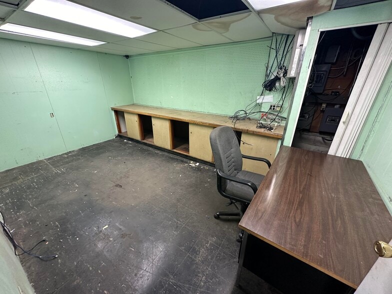 More Photos Of 3516 Elmport Rd, Bridgeport Storefront Retail Office For Sale