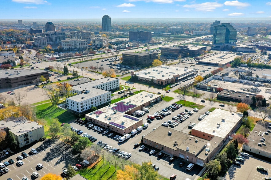 More Photos Of 4200-4250 76th St W, Edina Light Distribution For Sale