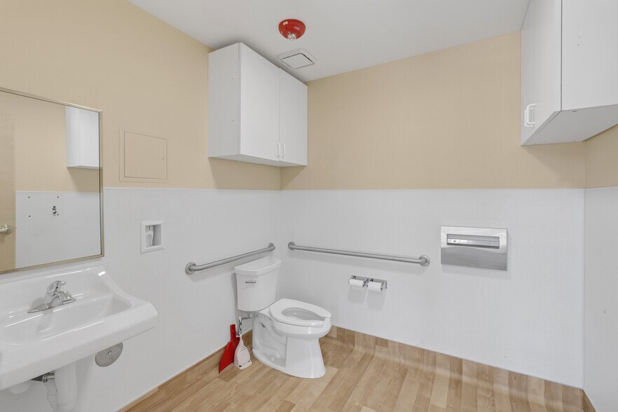 More Photos Of 1205-1247 S Park Victoria Dr, Milpitas Medical For Lease