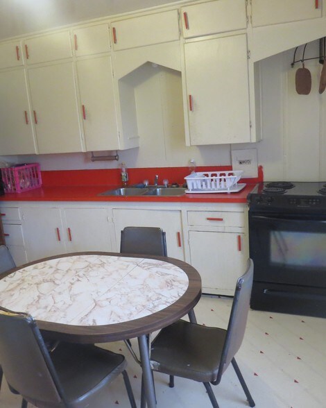 More Photos Of 3336 S Commerce St, Ardmore Self Storage For Sale