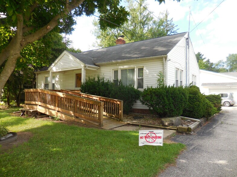 More Photos Of 2229 Tremainsville Rd, Toledo Fast Food For Sale