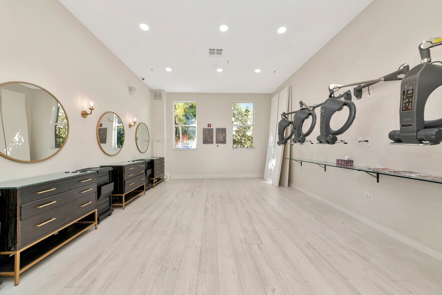 More Photos Of 1345 2nd St, Sarasota Office Residential For Sale