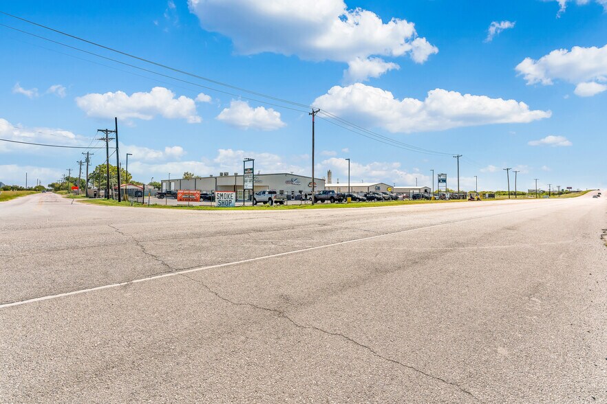 More Photos Of 12250 US Business Highway 287 N, Fort Worth Distribution For Lease
