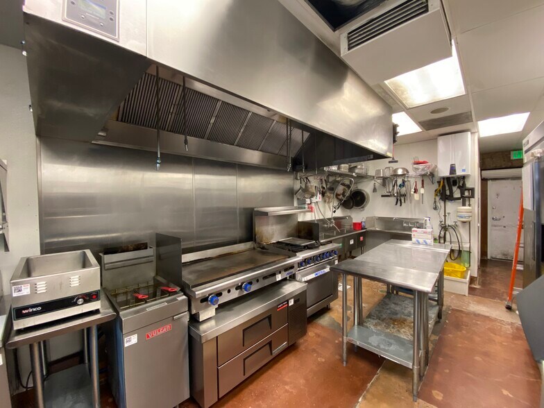 More Photos Of 1035-1038 Garnet Ave, San Diego Restaurant For Lease