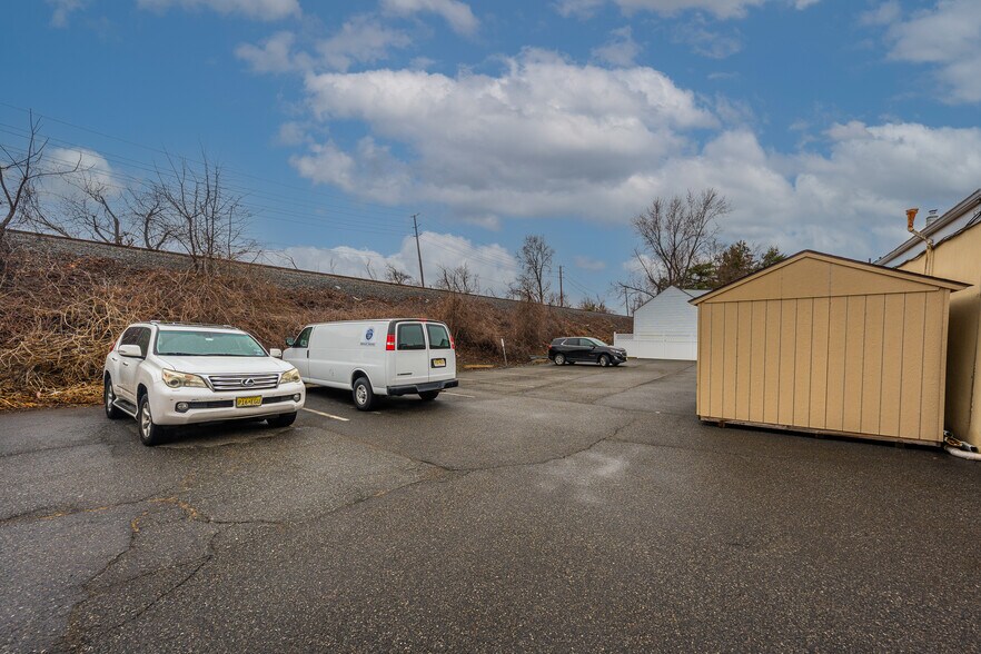 More Photos Of 277 W Clay Ave, Roselle Park Office For Sale