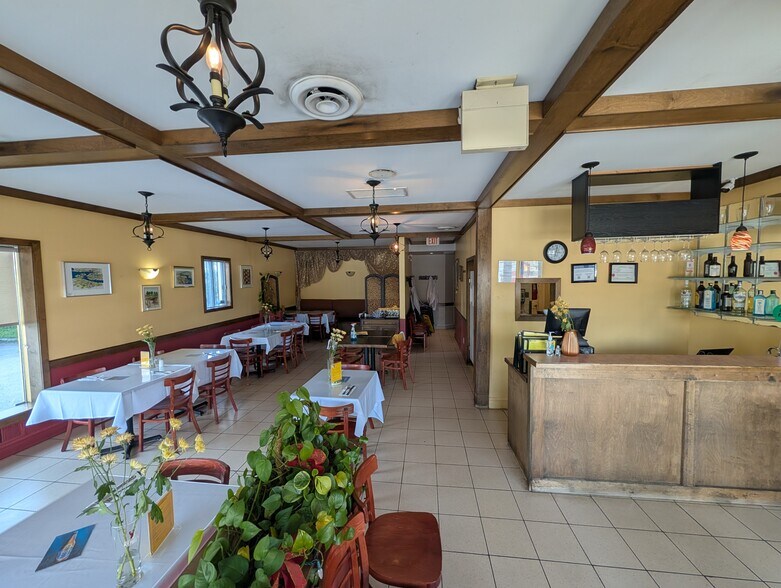 More Photos Of 917 Richmond Rd, Ottawa Restaurant For Lease