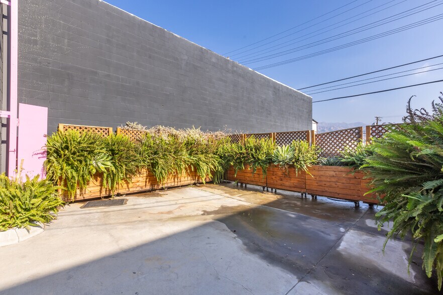 More Photos Of 3058 N Lima St, Burbank Warehouse For Sale