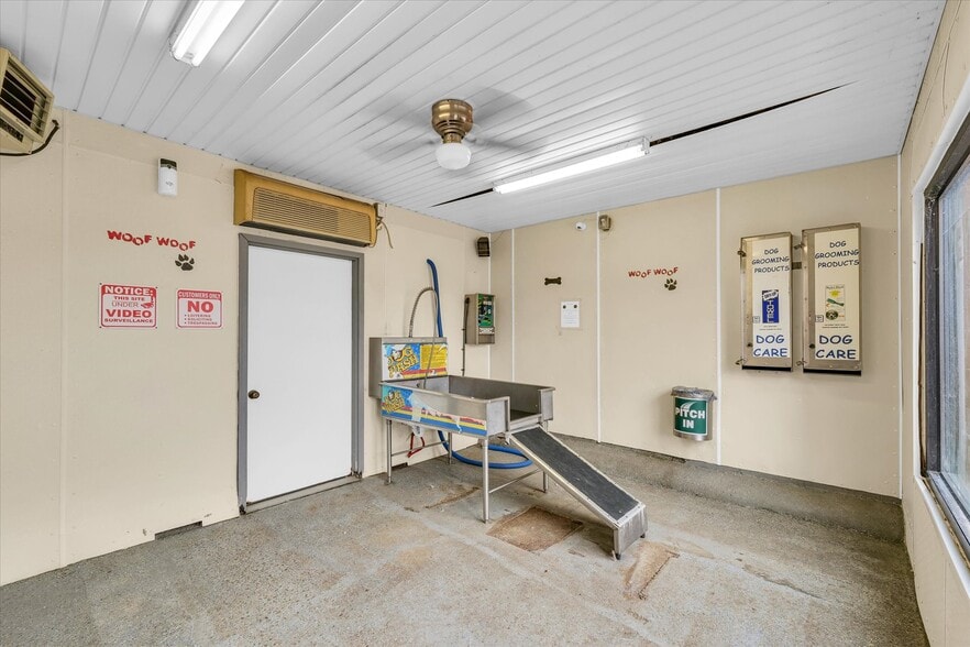 More Photos Of 110 W Lincoln Ave, Charleston Carwash For Sale