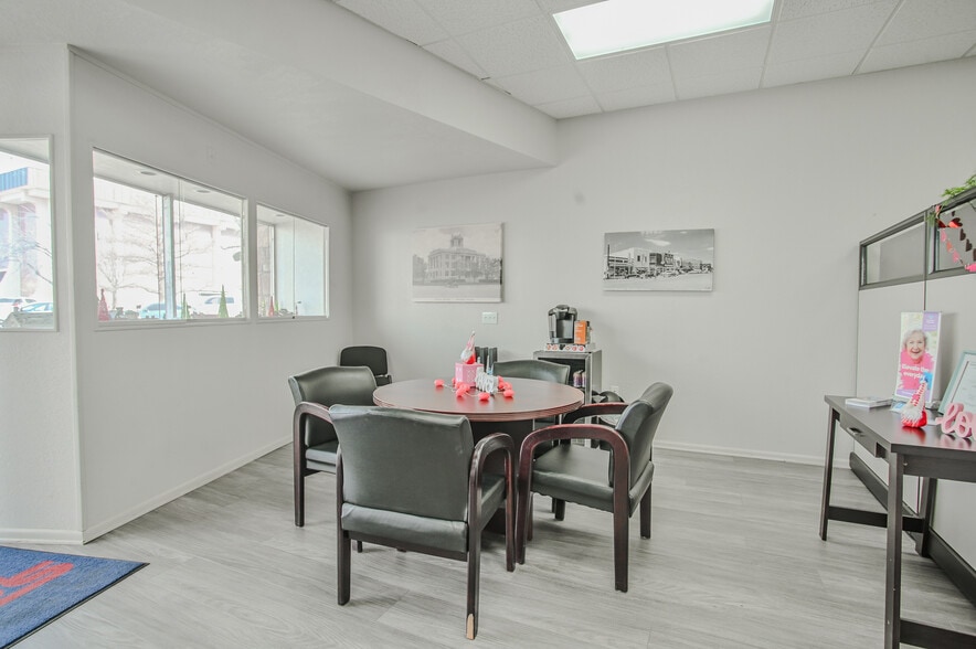 More Photos Of 1824 26th St, Snyder Office For Sale