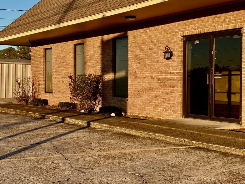 Primary Photo Of 1523-1529 Cliff Gookin Blvd, Tupelo Office For Lease