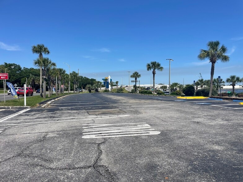 More Photos Of 905 E Gregory St, Pensacola Restaurant For Sale