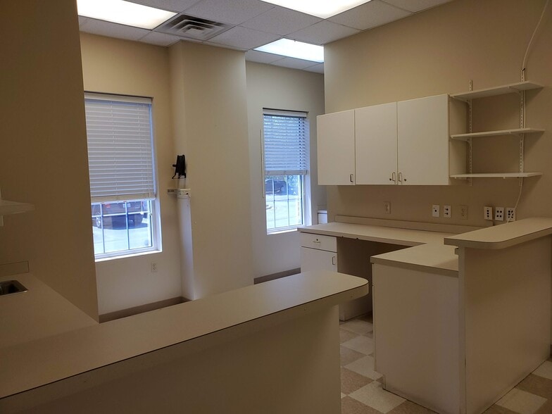 More Photos Of 308-316 Dolphin Dr, Jacksonville Medical For Lease