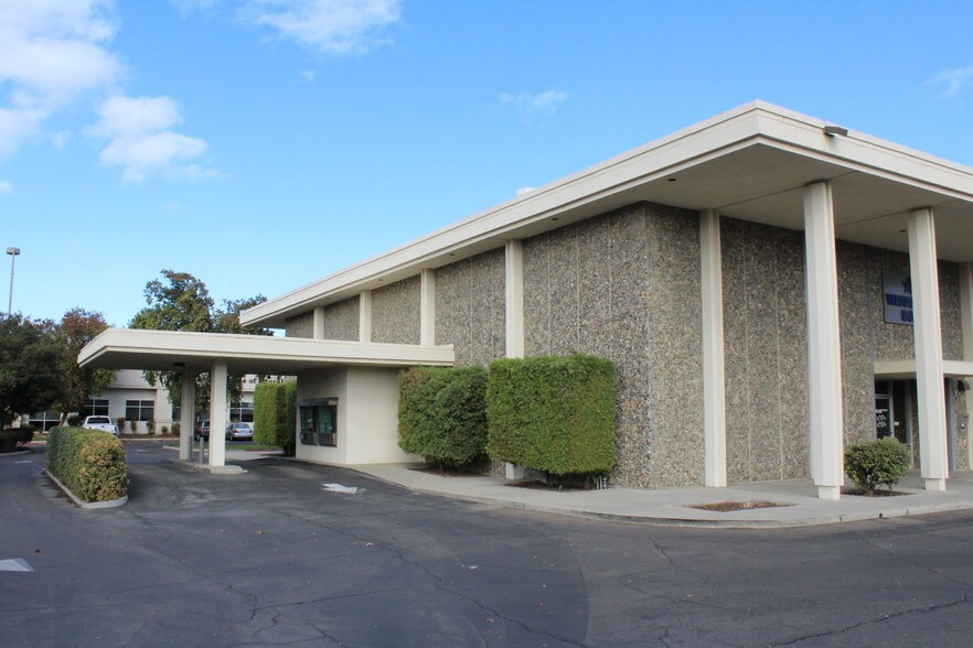More Photos Of 890 W Lacey Blvd, Hanford Bank For Sale