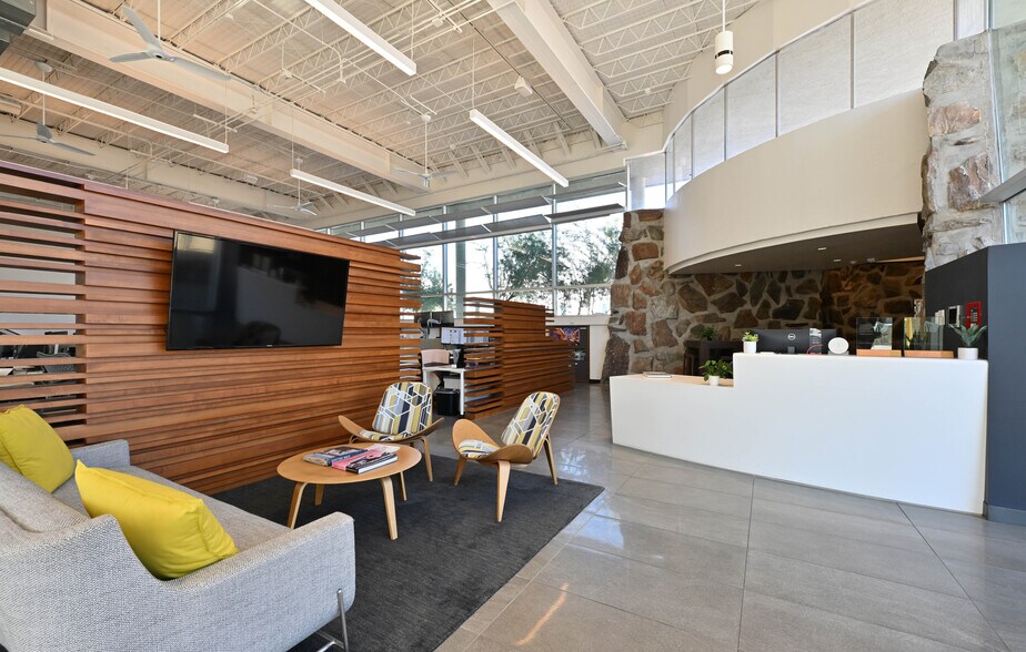 More Photos Of 5001 E Washington St, Phoenix Office For Sale