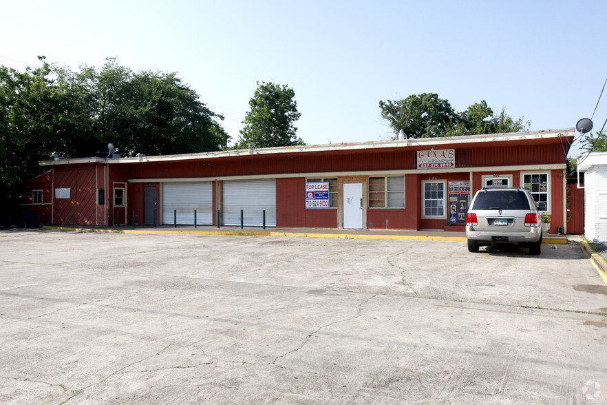 Primary Photo Of 226-230 Winkler Dr, Houston Storefront Retail Office For Lease