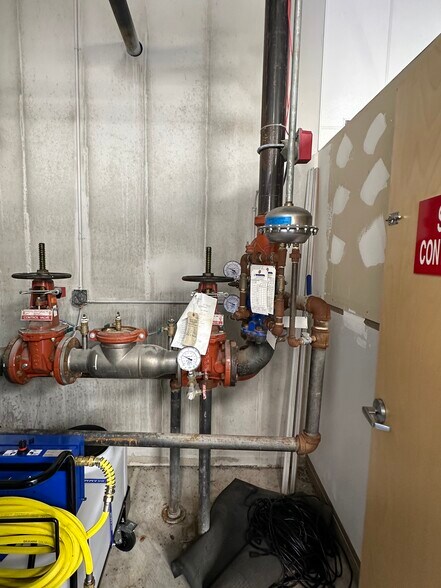 More Photos Of 246 Suffolk Ln, Gardner Manufacturing For Sale